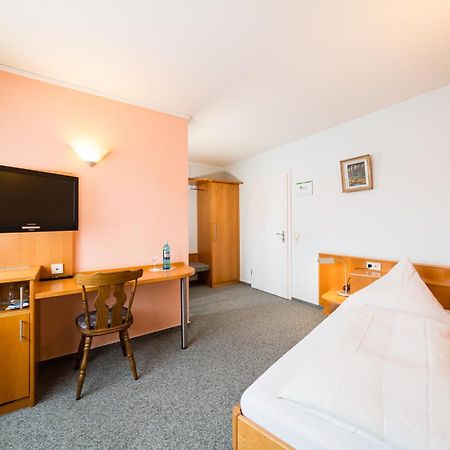 Hotel Restaurant Vater Rhein Woerth am Rhein Quarto foto