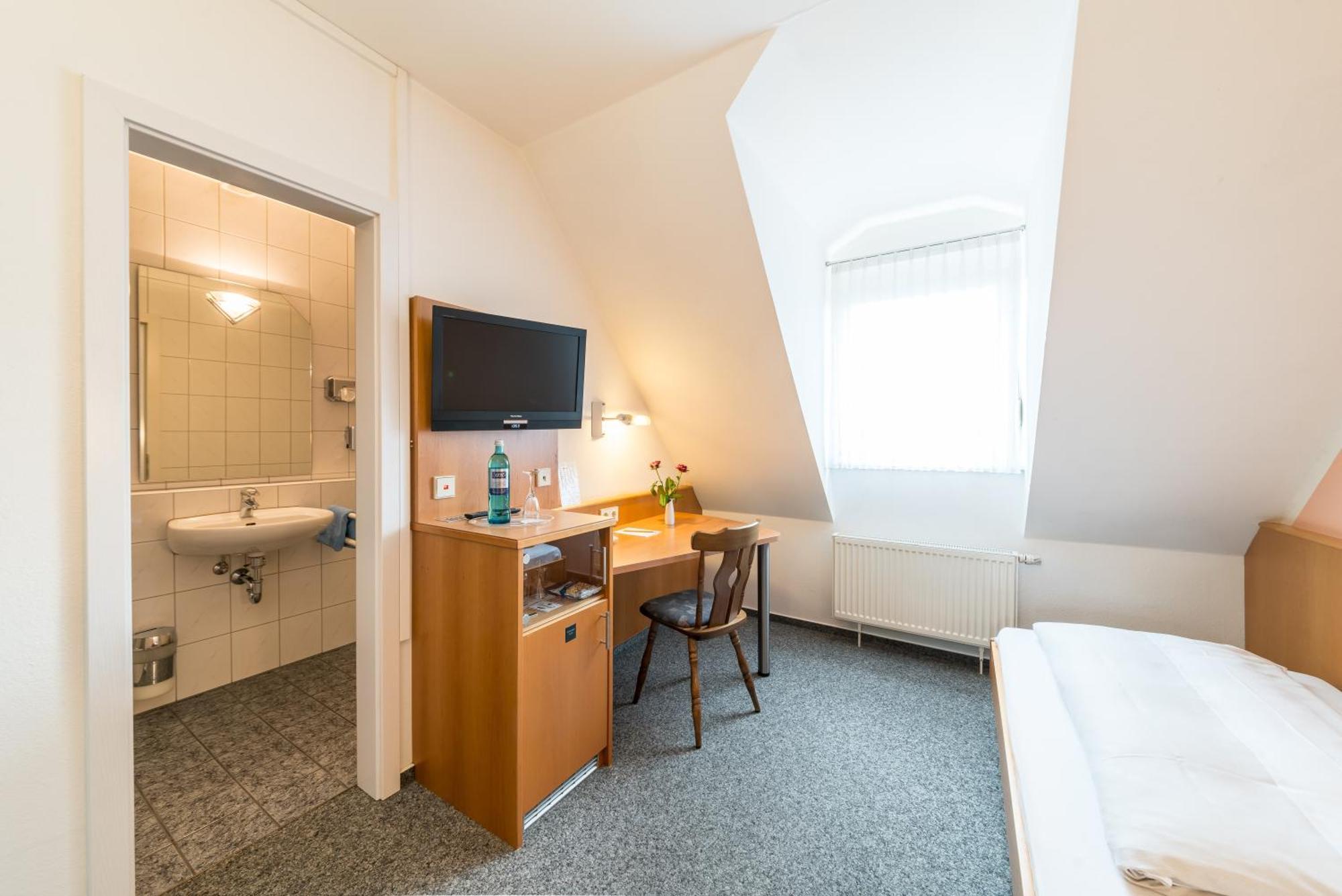 Hotel Restaurant Vater Rhein Woerth am Rhein Quarto foto
